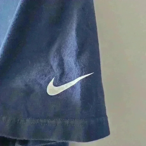 NFL NIKE MARSHAWN LYNCH Seattle Seahawks tshirt. Men's size small. - Picture 4 of 5